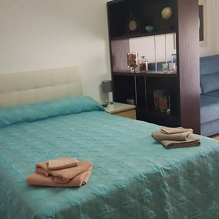 Alojamiento Adelfas Apartment Madrid Exterior photo