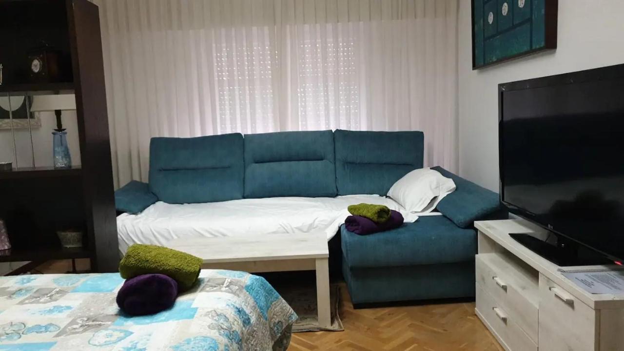 Alojamiento Adelfas Apartment Madrid Exterior photo